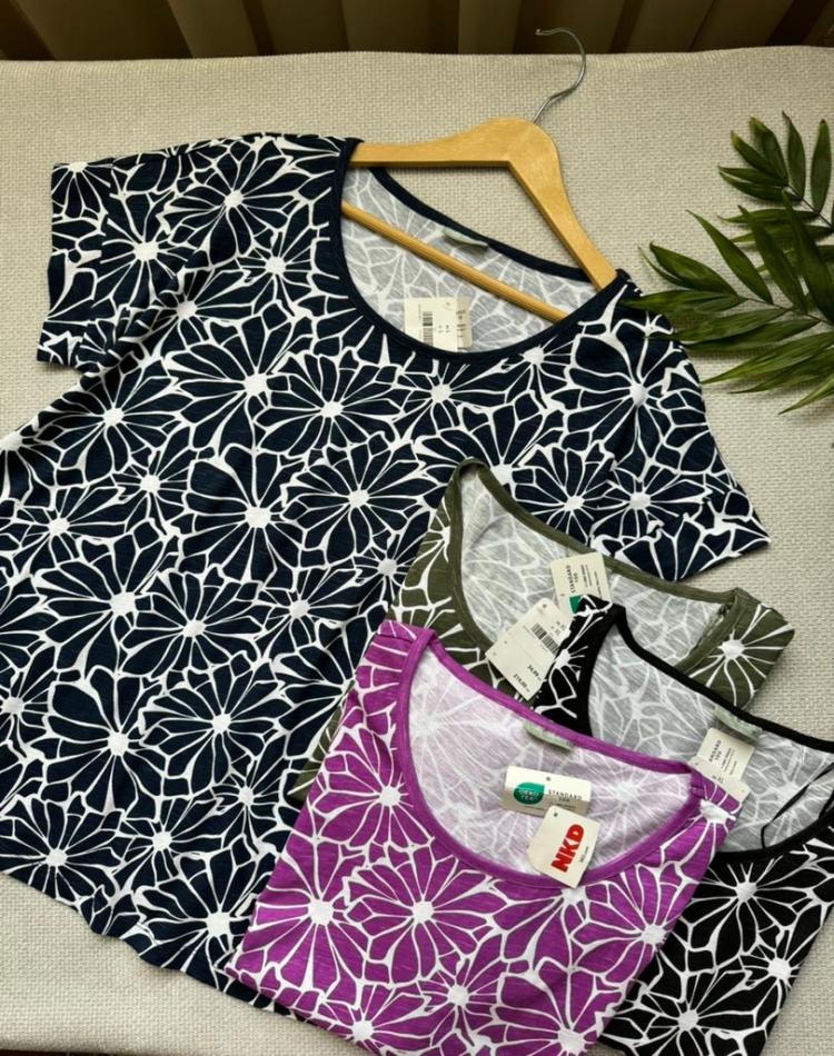 تیشرت گلدار