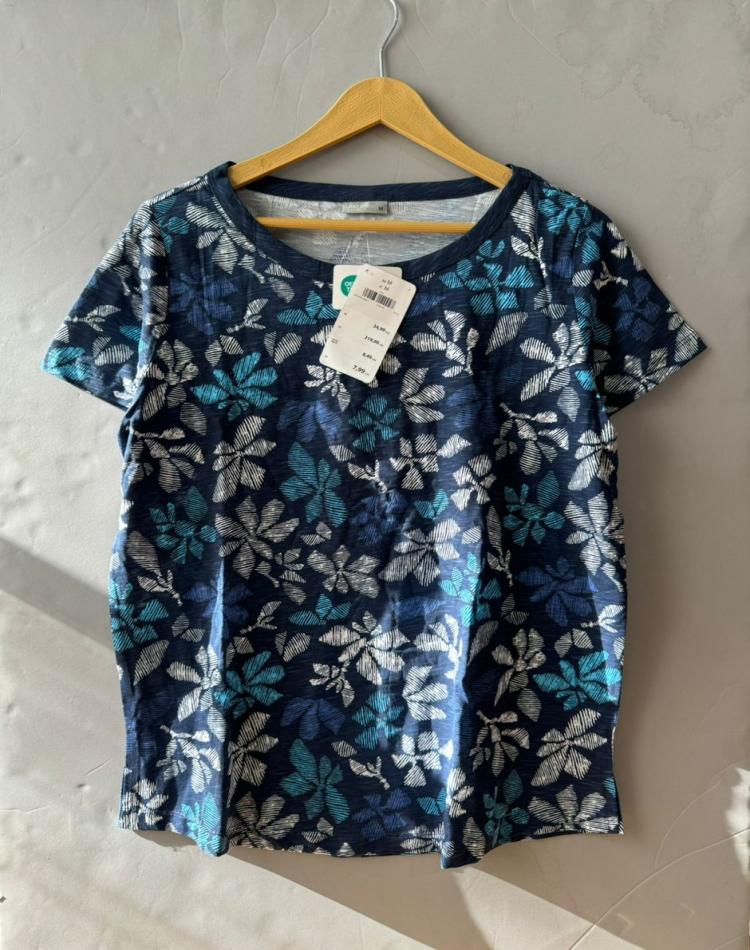 تیشرت گلدار